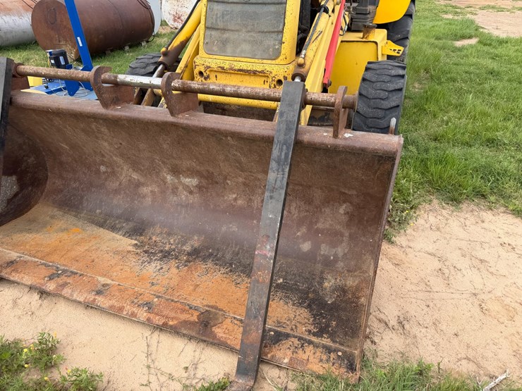 new-holland-lb75b-image-51