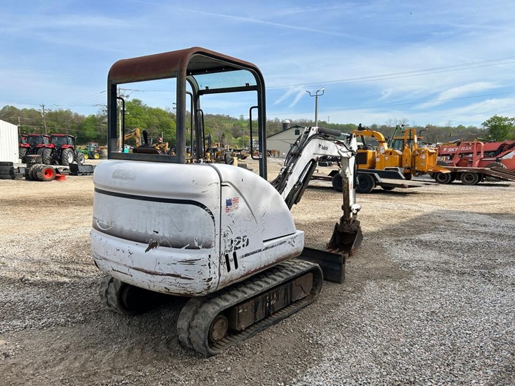bobcat-325-image-4