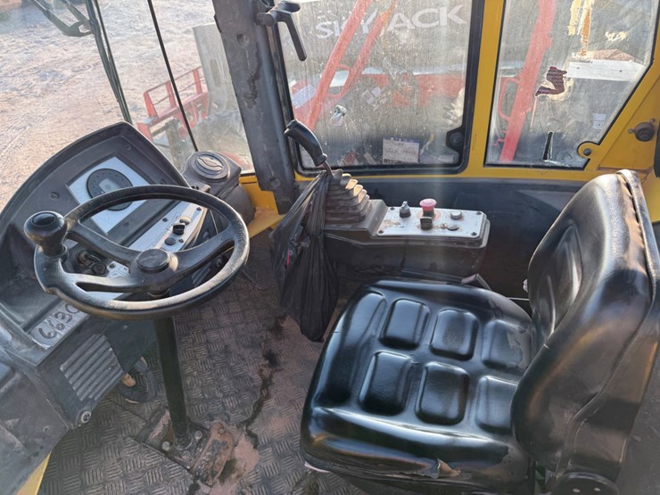 2014-bomag-bw211d-50-image-9