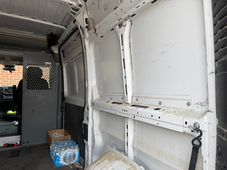 2014-ram-promaster-2500-image-23