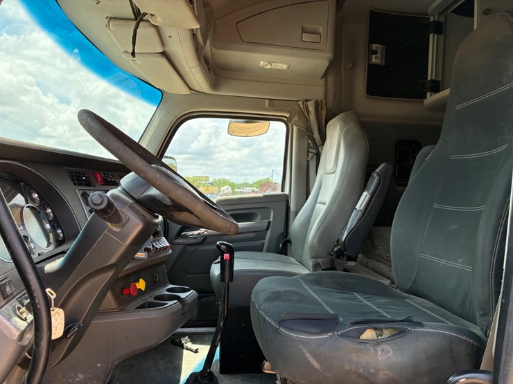 2017-kenworth-t880-image-7