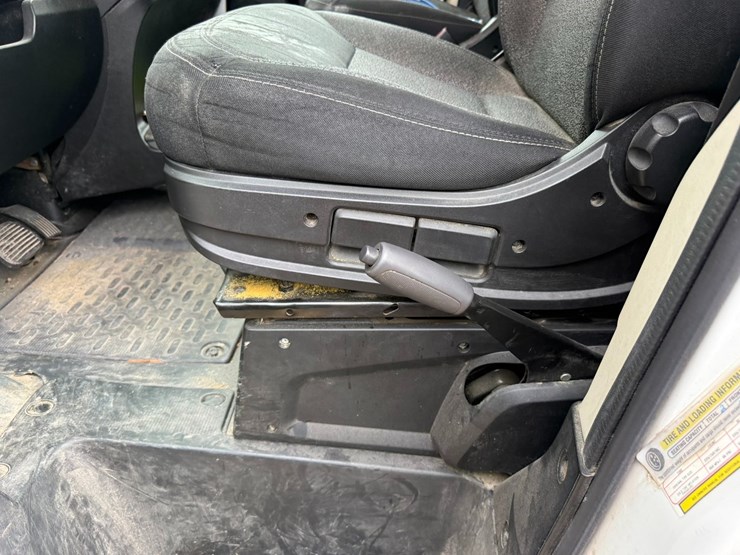 2014-ram-promaster-2500-image-57