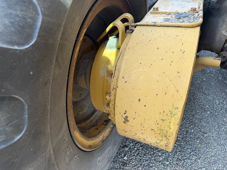 caterpillar-12h-image-16