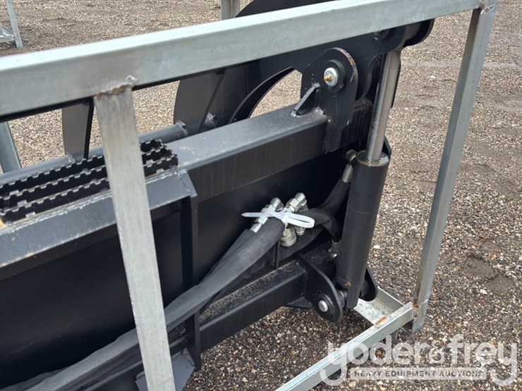 unused-78"-heavy-grass-fork-grapple-to-suit-skidsteer-image-9