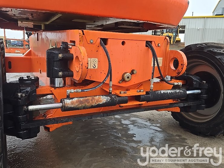 2016-jlg-800aj-image-32