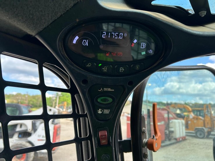 2023-bobcat-t770-image-23