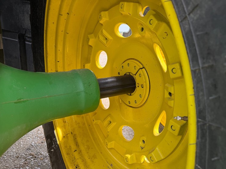 2006-john-deere-8330-image-11
