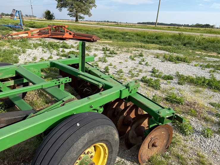 john-deere-225-image-18