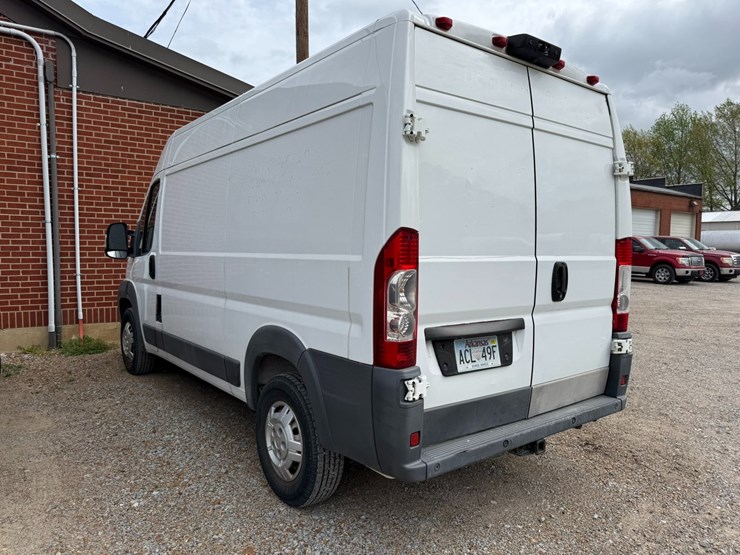 2014-ram-promaster-2500-image-4