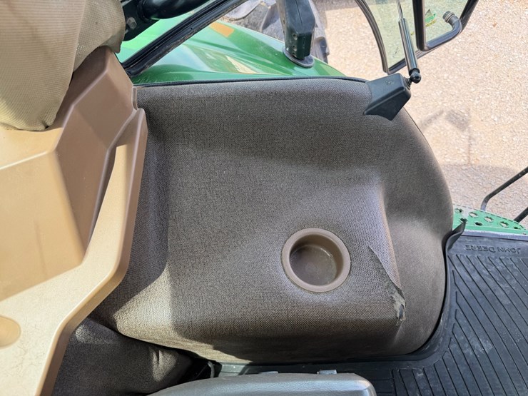 2004-john-deere-8230-image-57