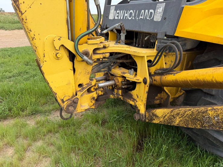 new-holland-lb75b-image-18