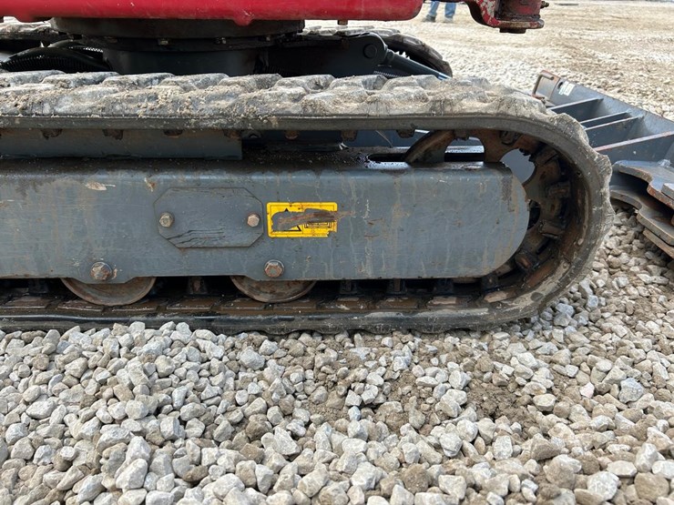 2022-takeuchi-tb210r-image-12