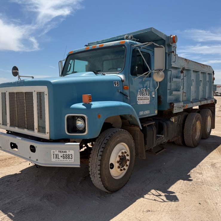 1999 INTERNATIONAL 2674