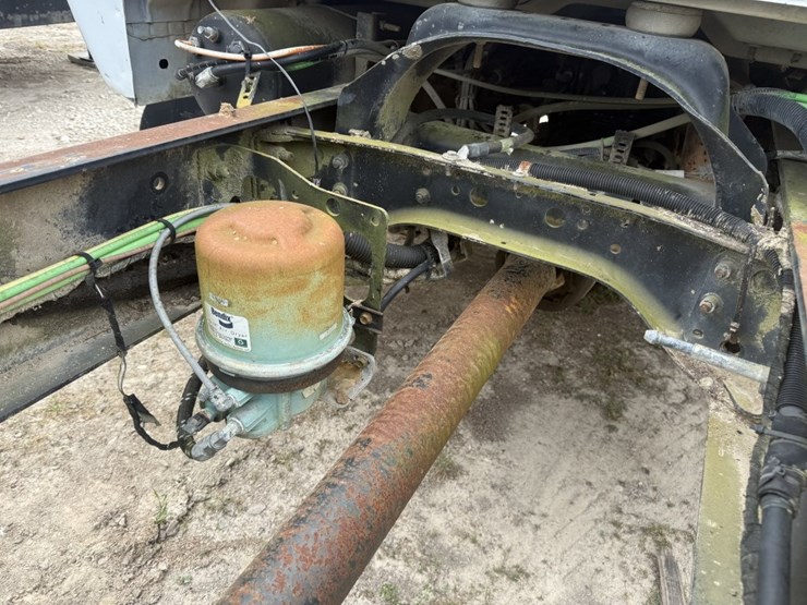 2009-ford-f750-xl-image-15