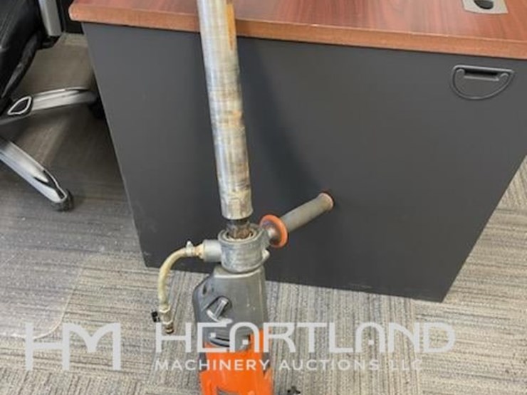 husqvarna-dm220-concrete-core-drill-image-2