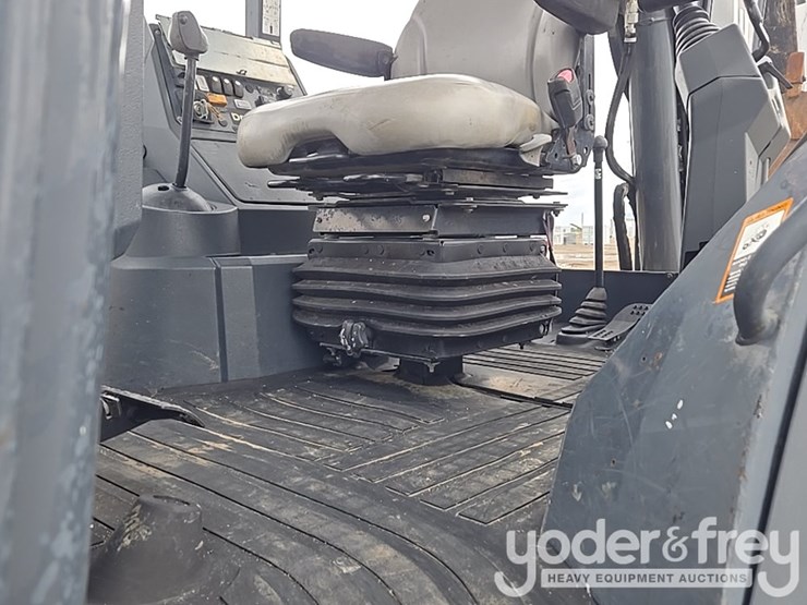 2019-deere-310l-image-62