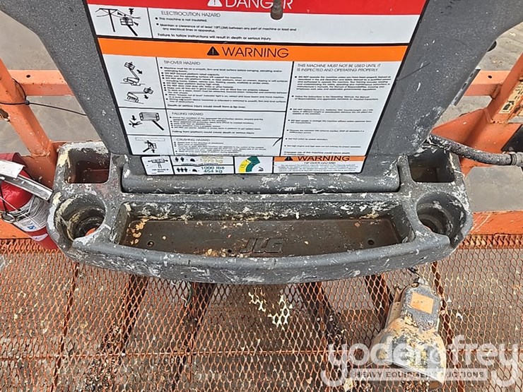2016-jlg-800aj-image-59