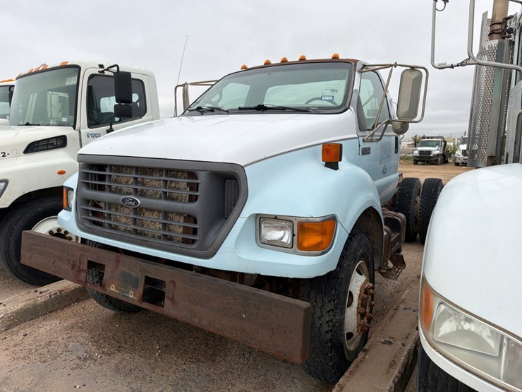 2003-ford-f750-image-1