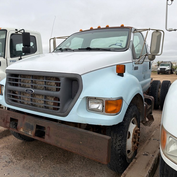 2003 FORD F750