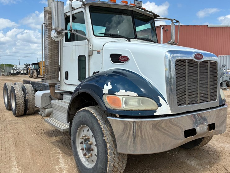 2012-peterbilt-348-image-3