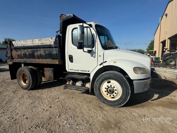 2007-freightliner-m2-106-image-3