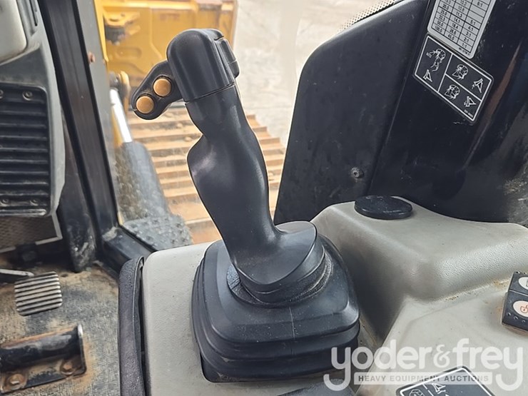 2016-caterpillar-d6n-image-84