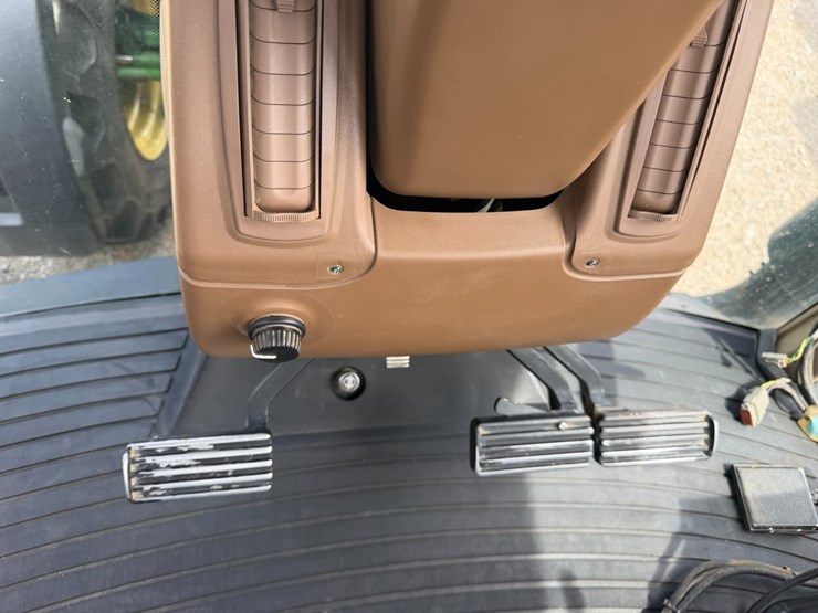 2007-john-deere-8230-image-58