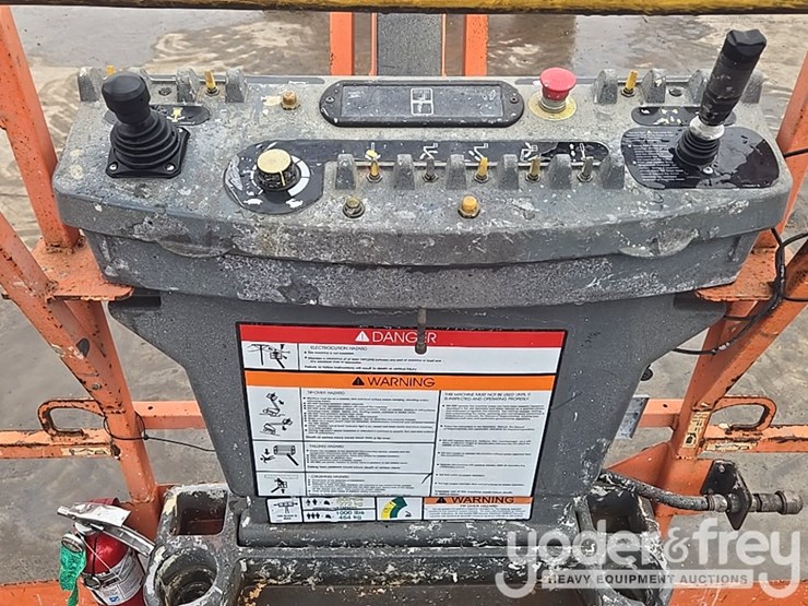 2016-jlg-800aj-image-58