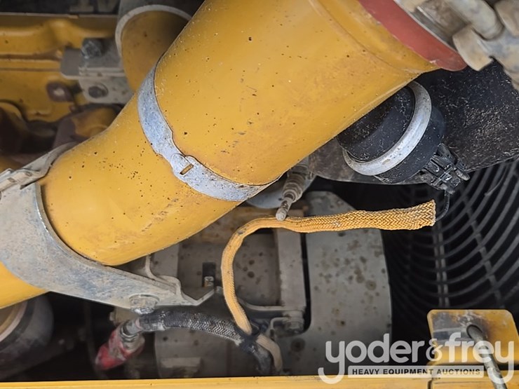 2016-caterpillar-d6n-image-64