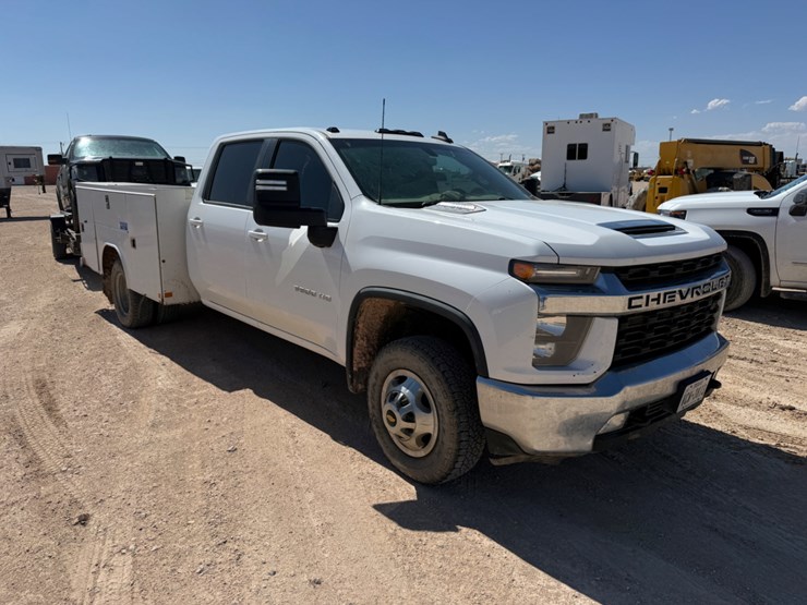 2021-chevrolet-silverado-3500hd-image-2