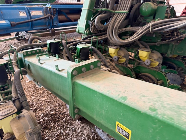 john-deere-1720-image-39