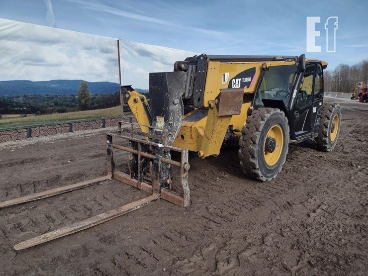 2019-caterpillar-tl1055d-image-29