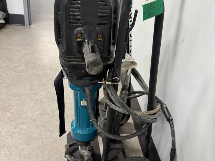 makita-hm1812-breaker-hammer-image-2