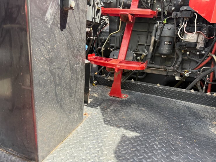 2016-case-ih-8240-image-86