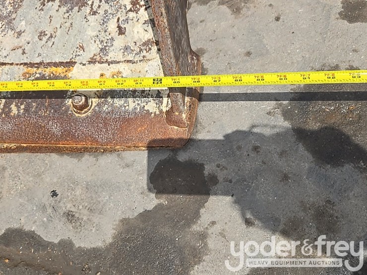 2019-deere-310l-image-24