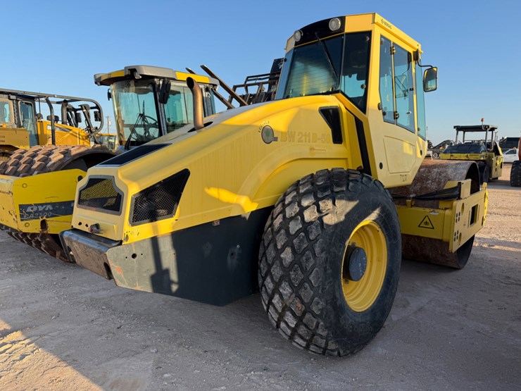 2014-bomag-bw211d-50-image-6