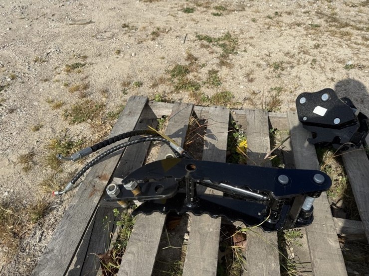 mini-ex-hydraulic-thumb-image-2