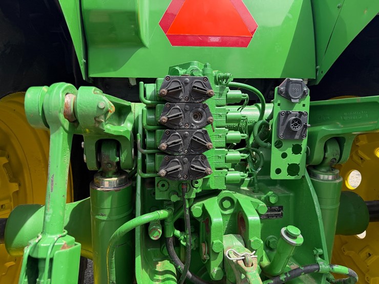 2006-john-deere-8330-image-19