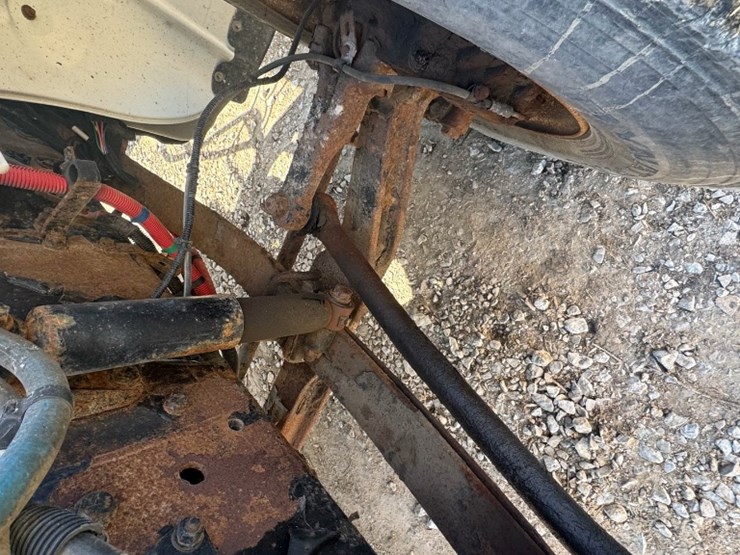 2007-freightliner-m2-106-image-21