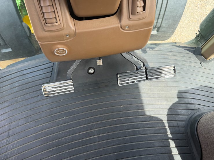2006-john-deere-8330-image-57