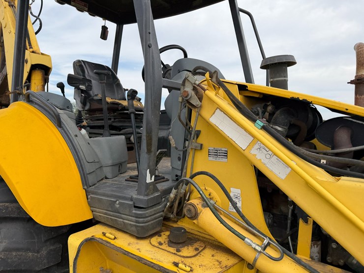 new-holland-lb75b-image-68