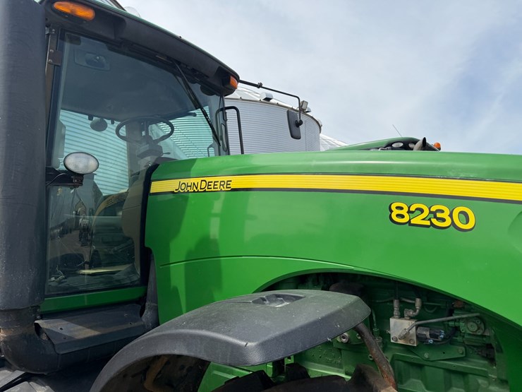 2007-john-deere-8230-image-37