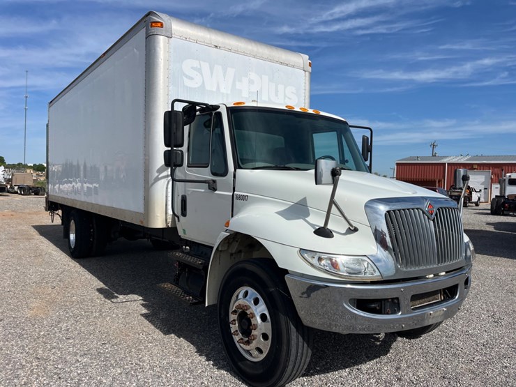 2018-international-durastar-4300-image-3