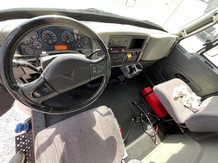 2018-international-durastar-4300-image-17