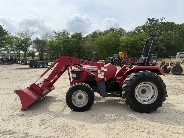 2018-mahindra-4530-image-8