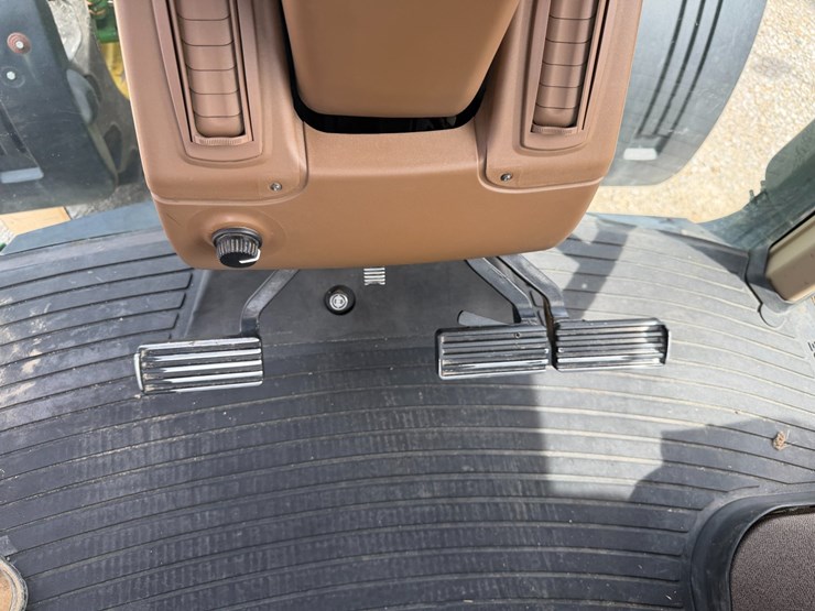 2004-john-deere-8230-image-55