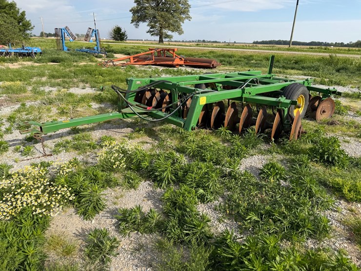 john-deere-225-image-1