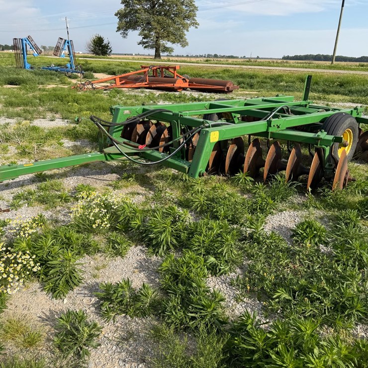 JOHN DEERE 225