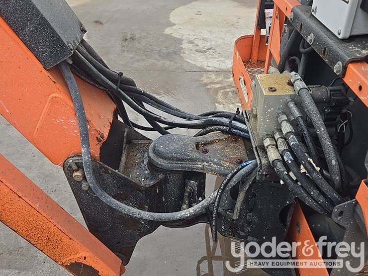 2016-jlg-800aj-image-30