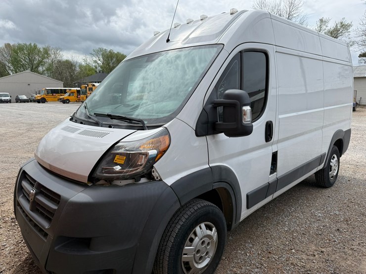 2014-ram-promaster-2500-image-1